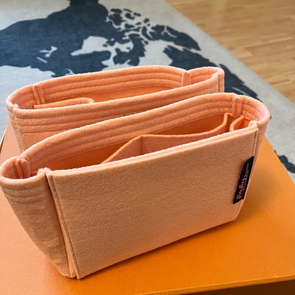 Louis Vuitton Neo Noe in Rose Poudre - Picture 9 of 10